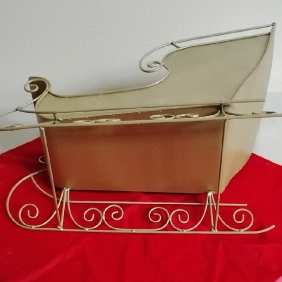 D- NWOT Gold Decorative Sleigh - Picture 8 of 10